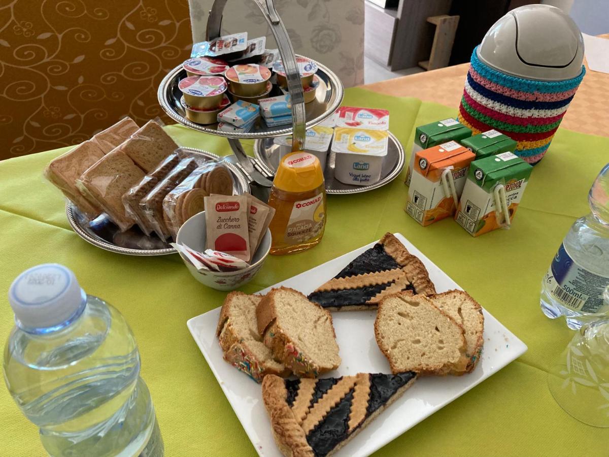 Oasi Dei Deserti - Camera Con Colazione Morciano di Romagna Bagian luar foto